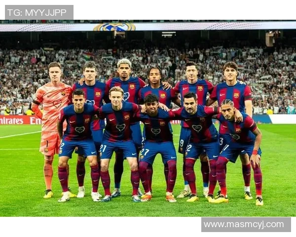 西甲焦点战比利亚雷亚尔主场迎战豪门巴塞罗那争夺三分